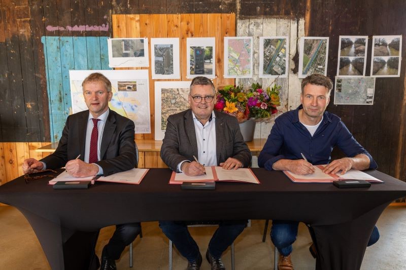 Gedeputeerde Maurits Von Martels Van Provincie Overijsel, Burgemeester Thomas Berling Van Nordhorn En Dhr. Raben (C) Morsink Multimedia