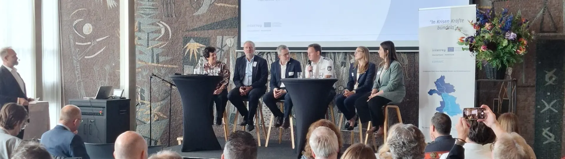 Podiumsgespräch Podiumgesprek ERMWIC Jahrestreffen Quer