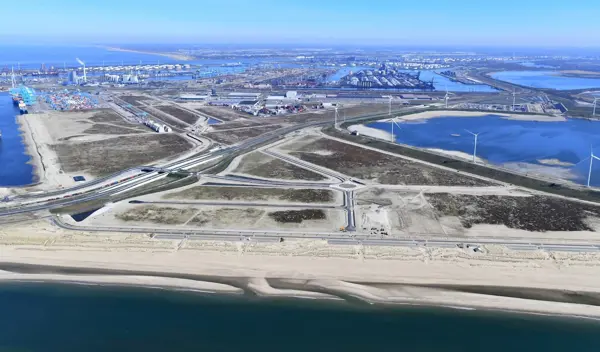 Luchtfoto Distripark Maasvlakte West Havenbedrijf Rotterdam Danny Cornelissen Juni 2020